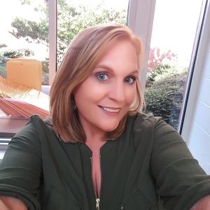 Meet your Posher, Debbie